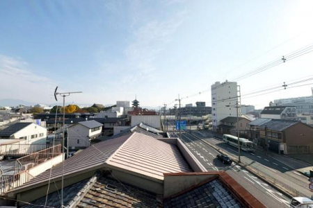 �Z�˂���̒��]�ʐ^�@-