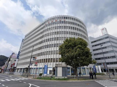 ���ӊ��@�y�c�Ǝ��ԁz����(��)9:00�`15:00�@ATM(�S��)8:00�`21:00�@���֋@(��)9:00�`15:00