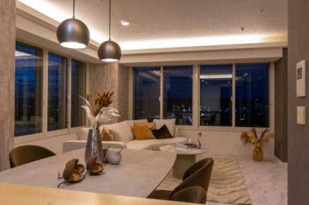 ���r���O�@��������ł���̃��r���O�ł��B�Ԑڌ����D�����Ƃ炵�Ă���܂��B