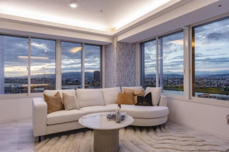 ���r���O�@������̂���傫�ȑ��Ǝ����ABoConcept�̃\�t�@���N�b�V�����ASantiago�R�[�q�[�e�[�u���Aform���O�ɓ��ꊴ������A�ƂĂ��������ł��B