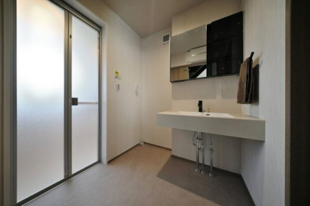 ���̑��@�u����𐮂���ꏊ������A�������B���_���ȑ�����ʂ��ʂ钩�̂ЂƂƂ��B�v