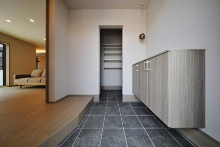 ���̑��@�y�{�H��z�h�A���J�����u�Ԃ̋�C�����f�U�C������B���Ɖe�̉��o���������A��l�̌��փz�[���B