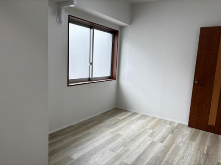 �m���@-